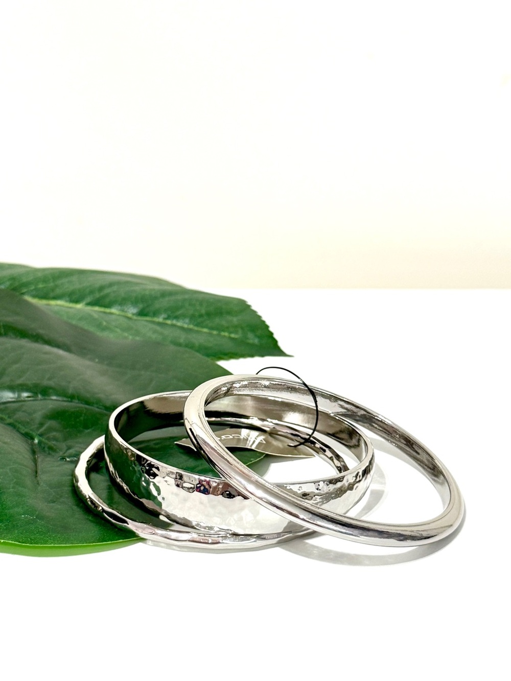 Chico’s Silver-Tone Hammered Bangle Bracelet Set NWT